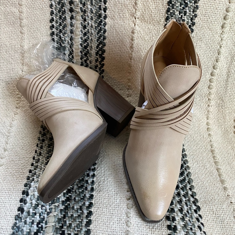 *NIB* Qupid Nude Booties